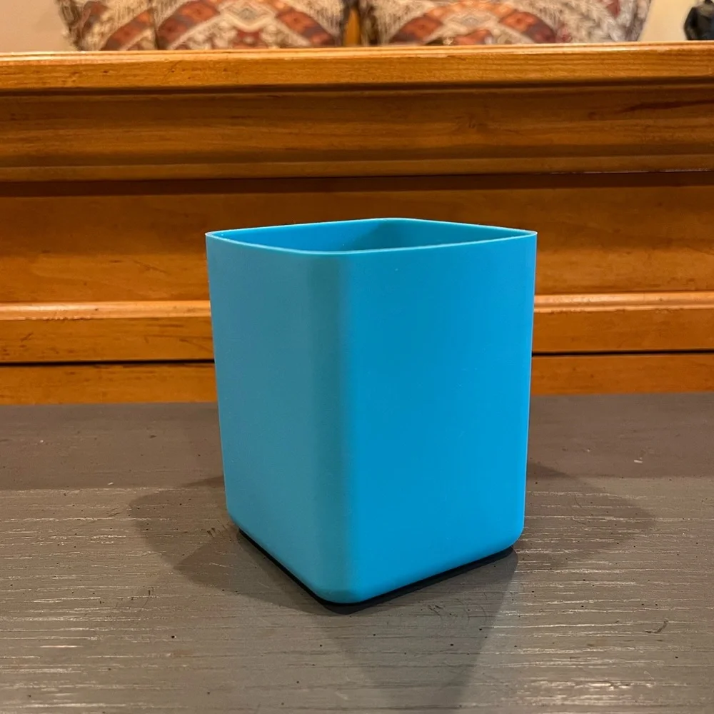 So Mine Blue Silicone Desk Pencil Holder